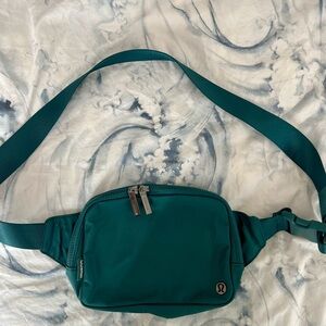 Lululemon Teal 2L Belt Bag